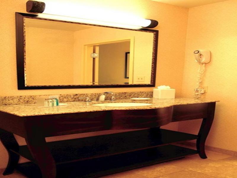 Hampton Inn & Suites Center Esterno foto